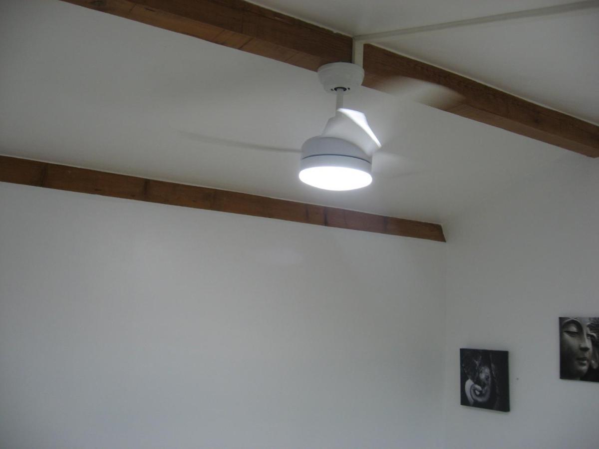 דירות לה-לונד-לה-מורה T 2 Avec Velux Sous Les Combes De 34 M2 מראה חיצוני תמונה