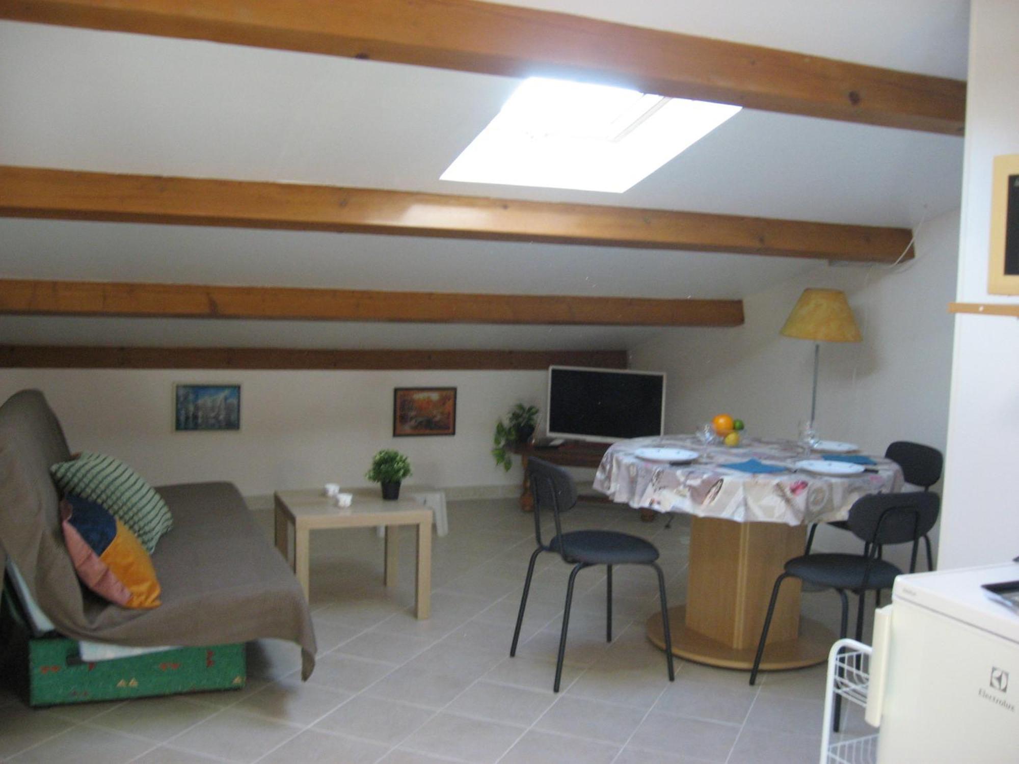 דירות לה-לונד-לה-מורה T 2 Avec Velux Sous Les Combes De 34 M2 מראה חיצוני תמונה